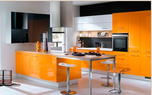 Сочный оранжевый цвет кухни выглядит роскошно