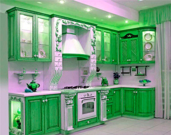 Бело-зеленые тона в кухне