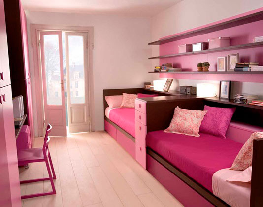 Дизайн комнаты для двоих детей с отдельными кроватями