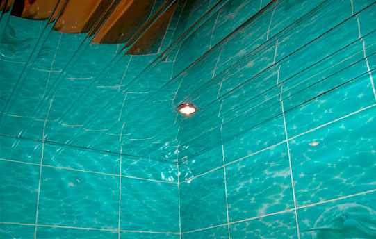 Безщелевой реечный потолок в ванной