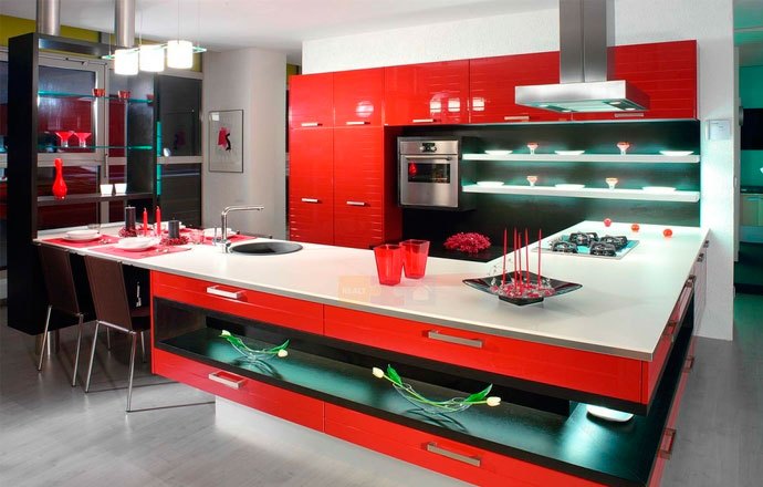 Стиль хай-тек, кухня в красном цвете. А вы уже выбрали свое сочетание оттенков?