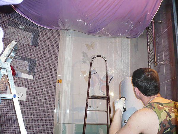 Монтаж натяжного потолка в ванной