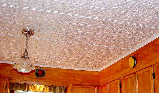 Легкое и красивое решение для потолка - потолочная плитка