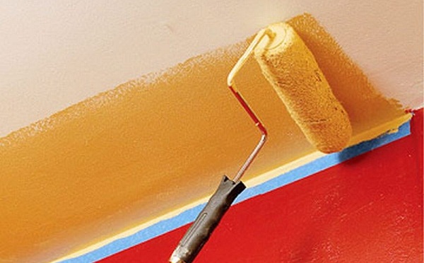 Покраска потолков водоэмульсионной краской