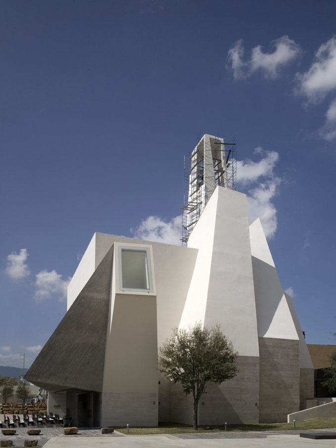 Церковь-кристалл в Монтеррее, Мексика / Moneo Brock