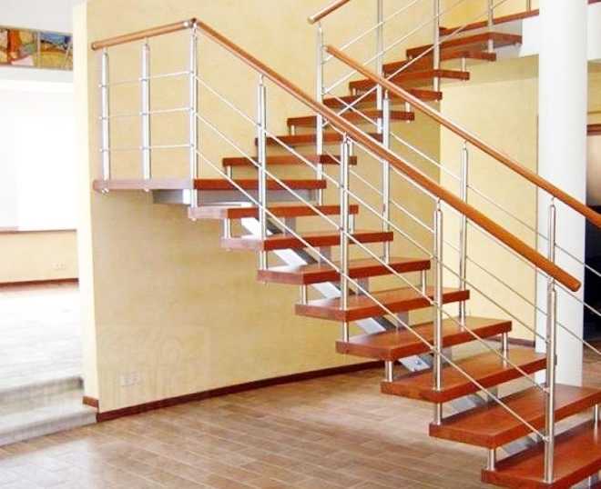 Как выбрать подрядчика для установки лестницы в дом