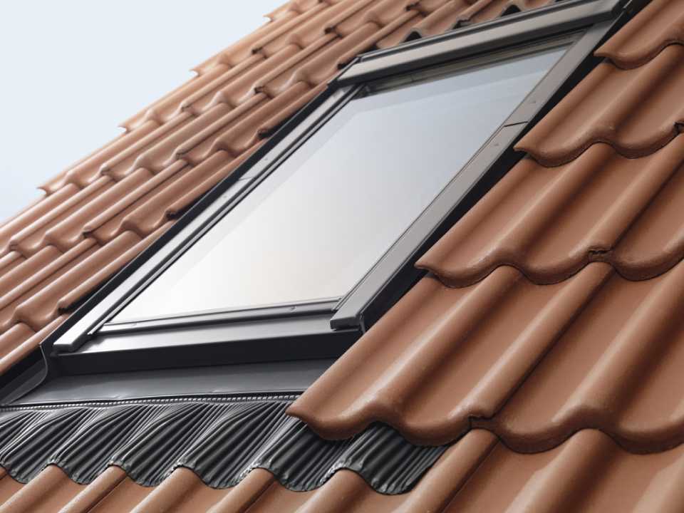 Мансардные окна Велюкс - особенности конструкции и преимущества